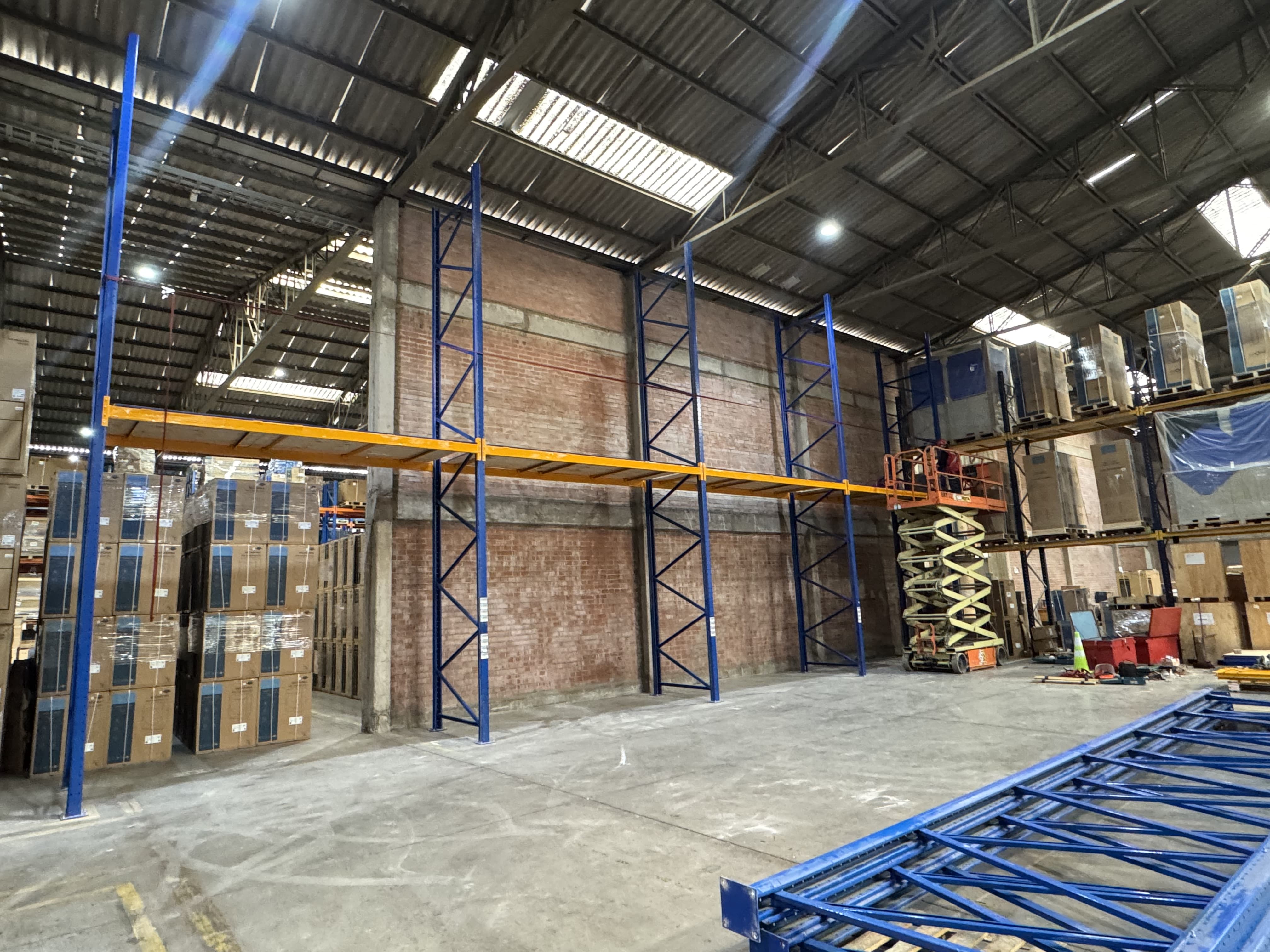 Instalación de estructura para almacenamiento industrial