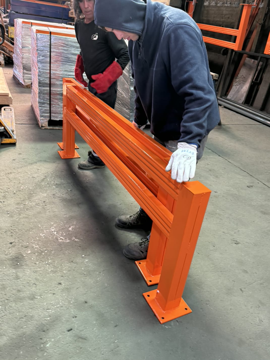 Protección metálica industrial fabricada para operación logística